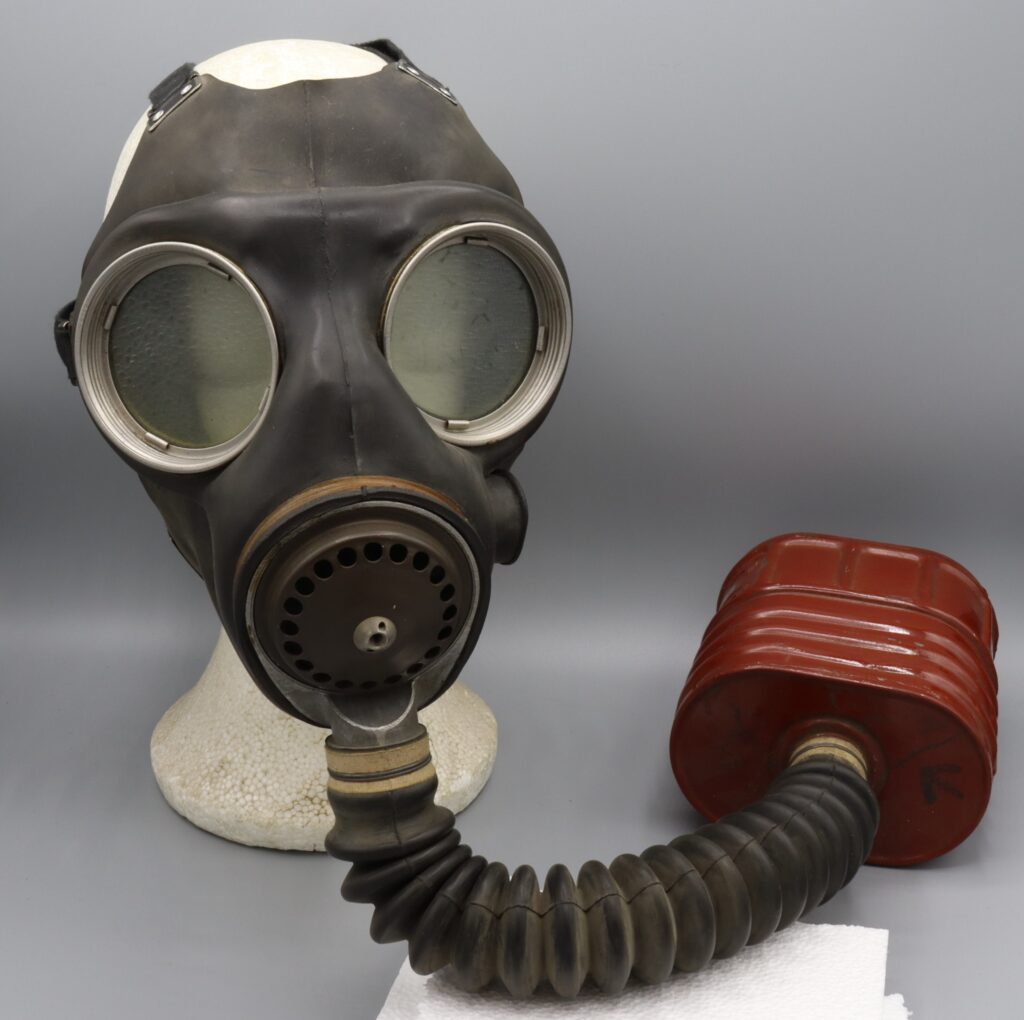 General Service Respirator with case and anti-dimming compound