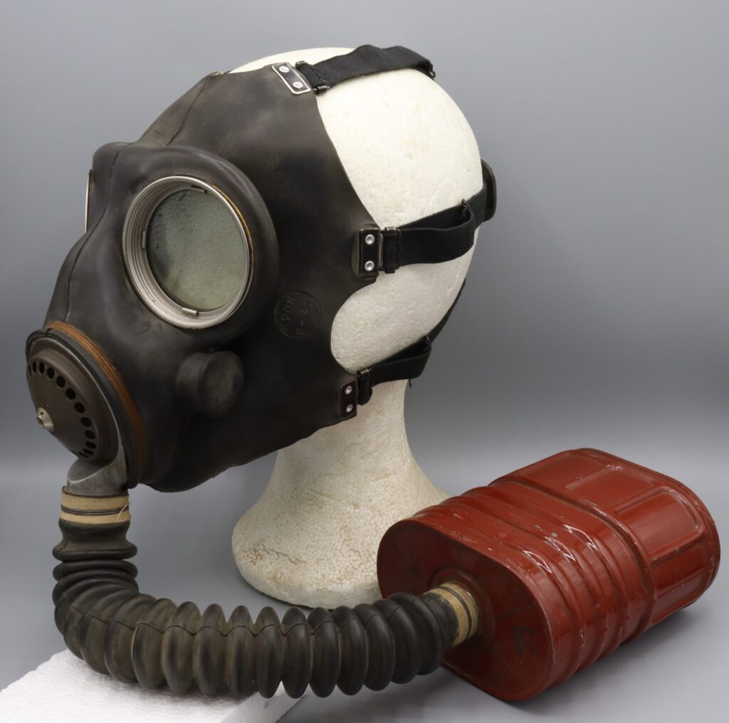 General Service Respirator with case and anti-dimming compound