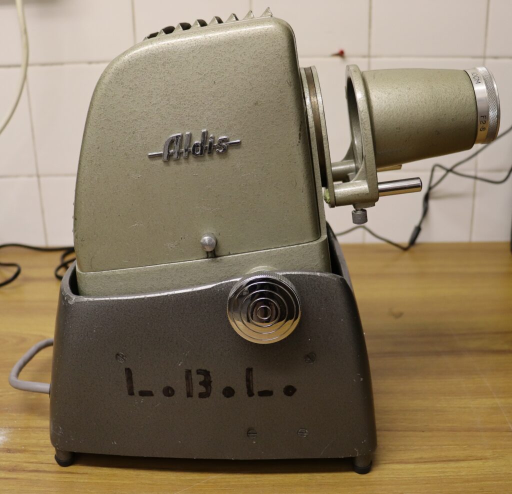 Slide projector