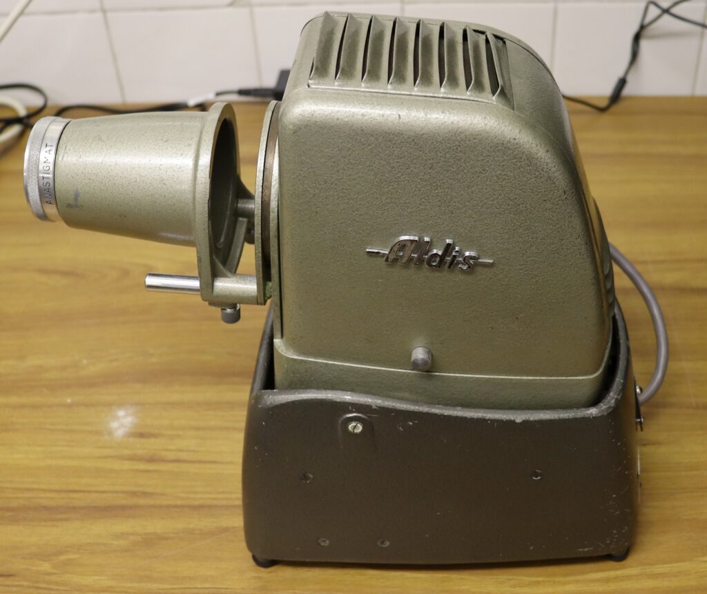 Slide projector