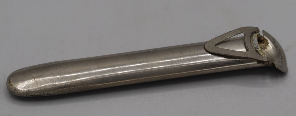 Silver metal buttonhole flower-holder