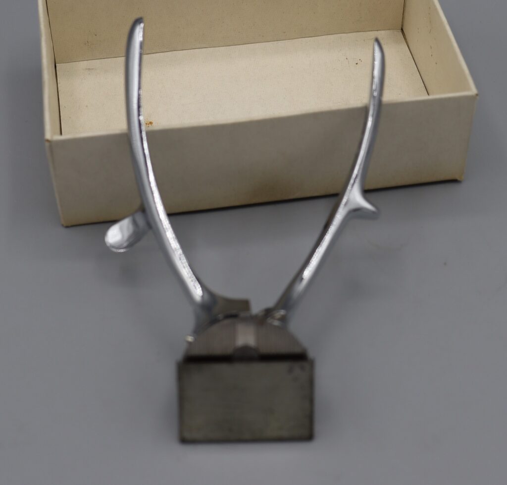 Hairclippers, view of underside