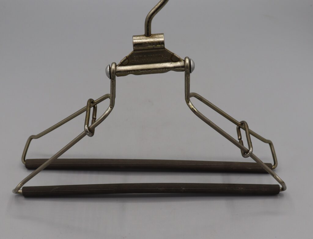 Metal trouser hanger