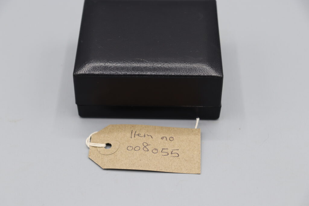 Watch display box, closed