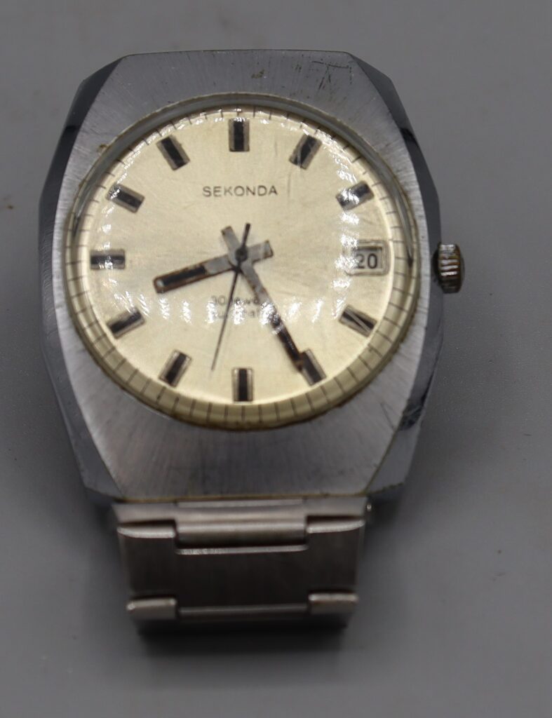 MAn's wristwatch, stanless steel case