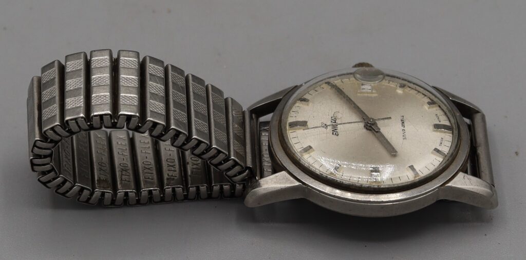 Man's wristwatch, showing expanding strap