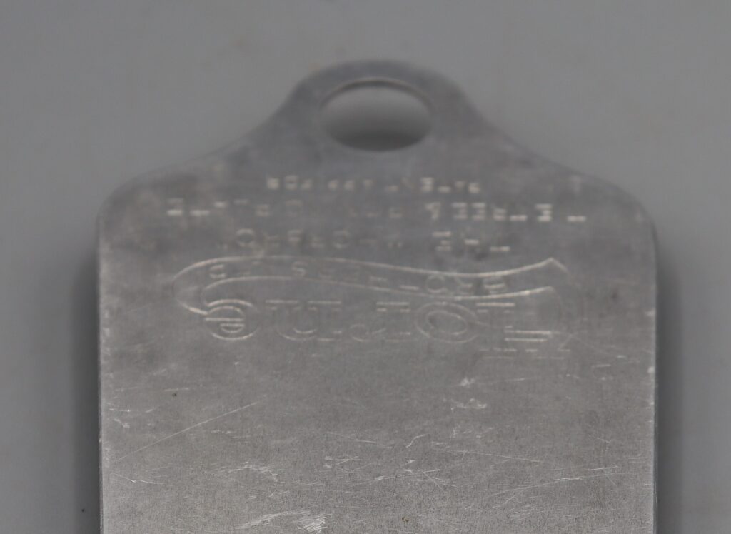 Close up view of the top end of the plate