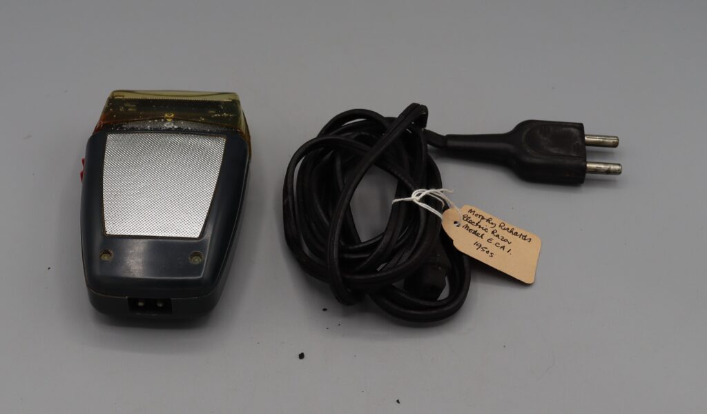 Morphy Richards electric razor