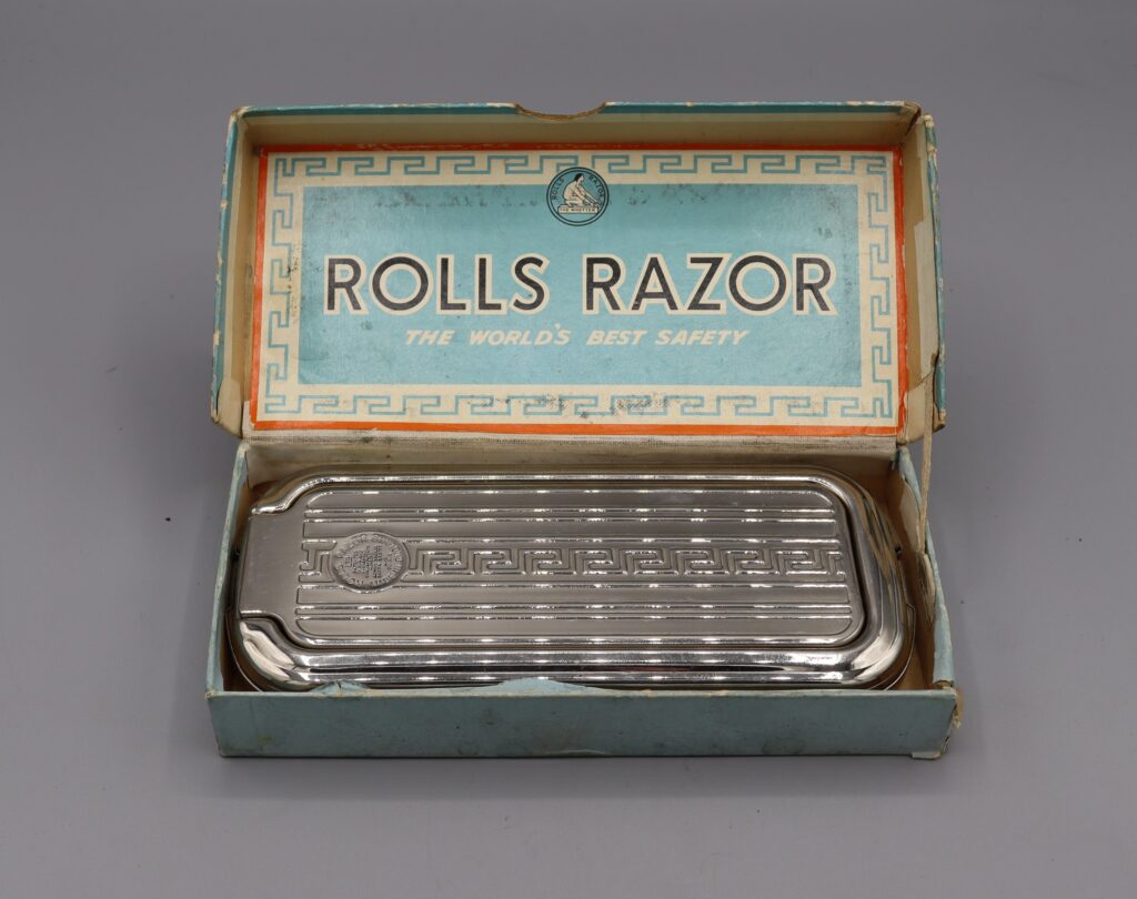 Rolls razor case in open cardboard packanig
