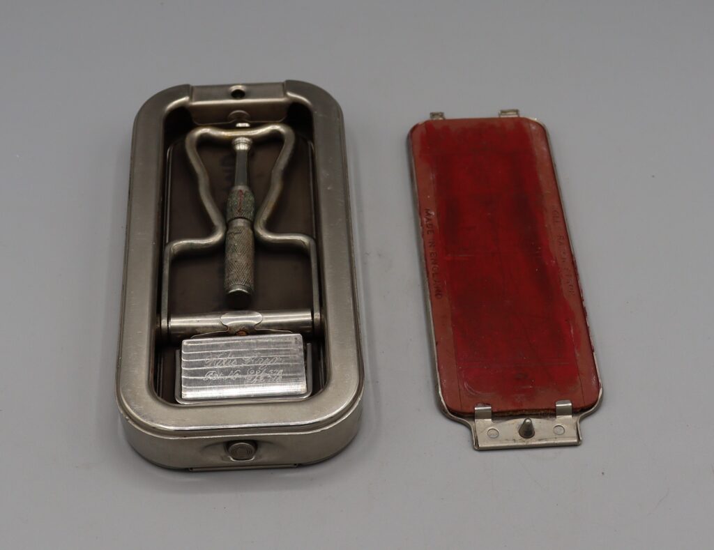 Rolls razor in box ahndle folded