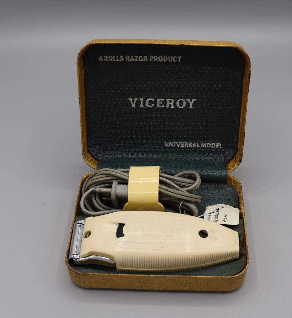 Viceroy electric Rolls razor in open case