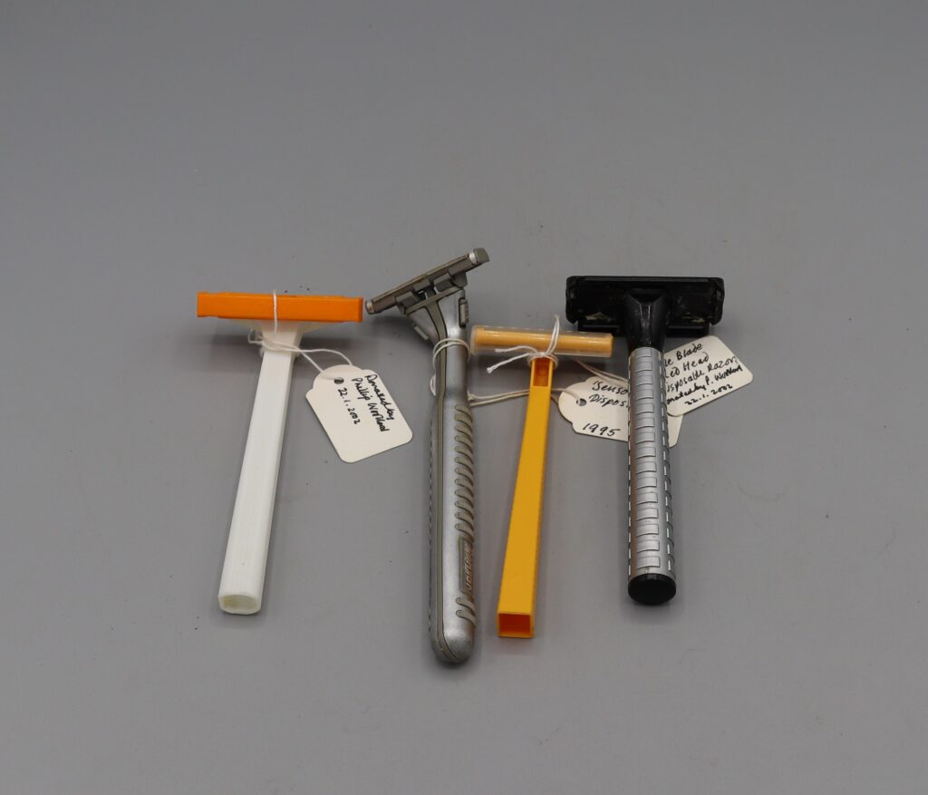 2 Disposable plastic razors & 2 safety razors