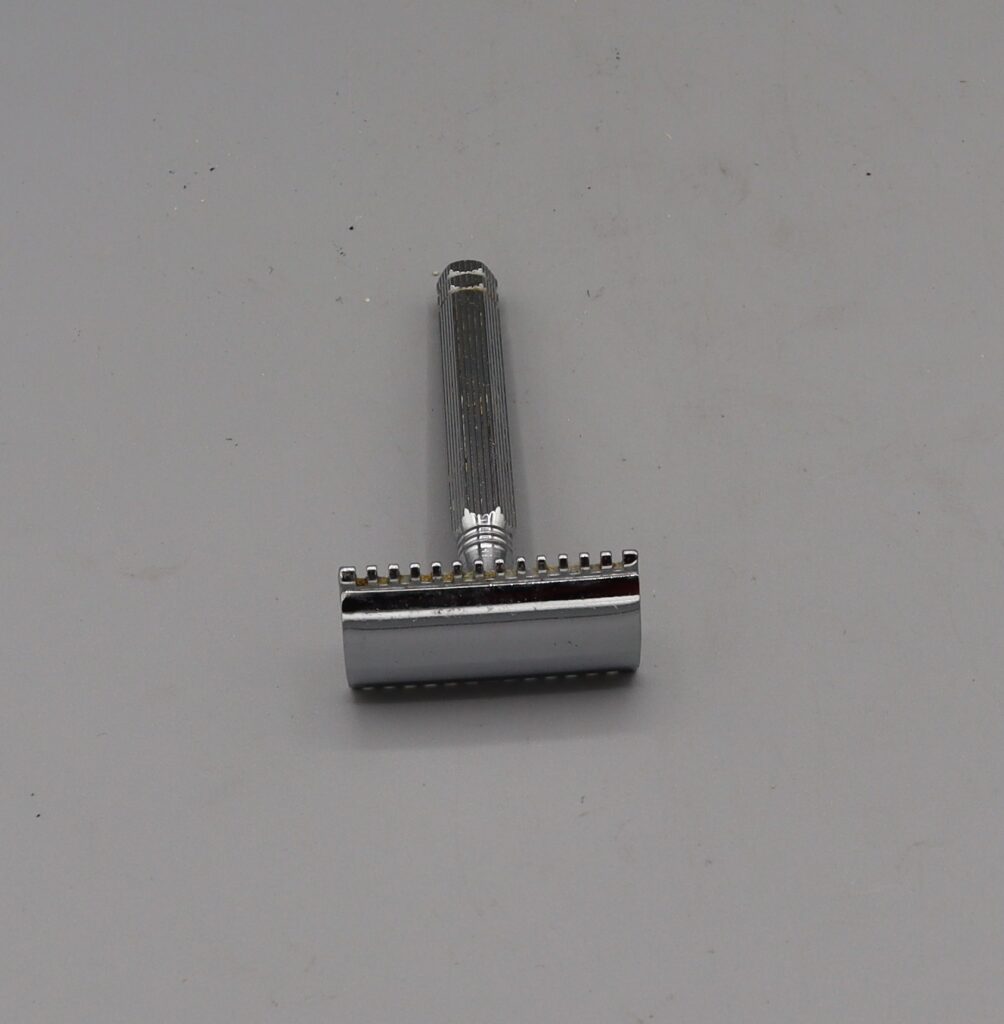 Fatip Piccolo open comb razor End view