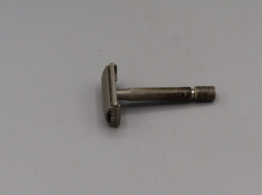 Double edged safety razor