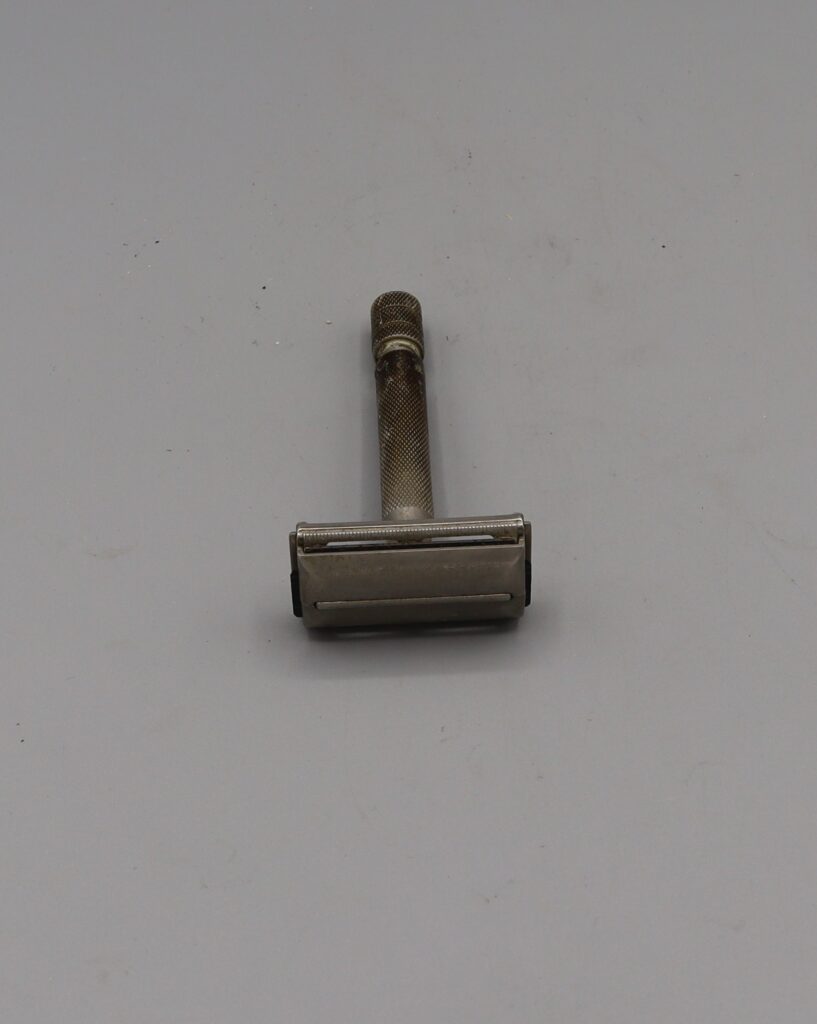 Double edge safety razor