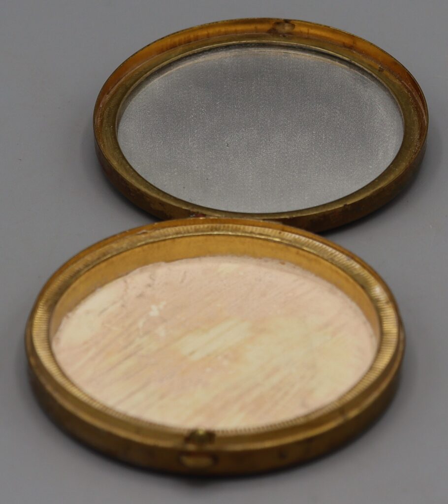 2 powder compacts
