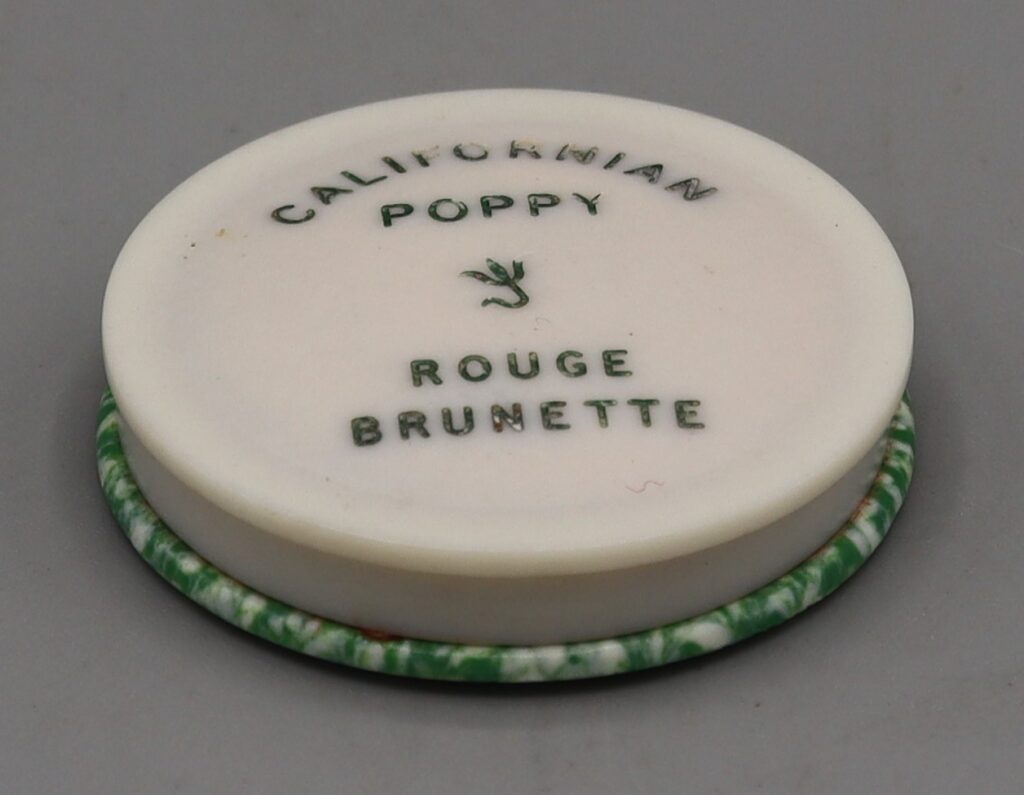 rouge powder compact