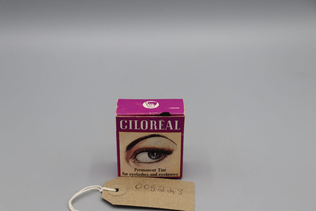 the box for the eyelash tint bottles