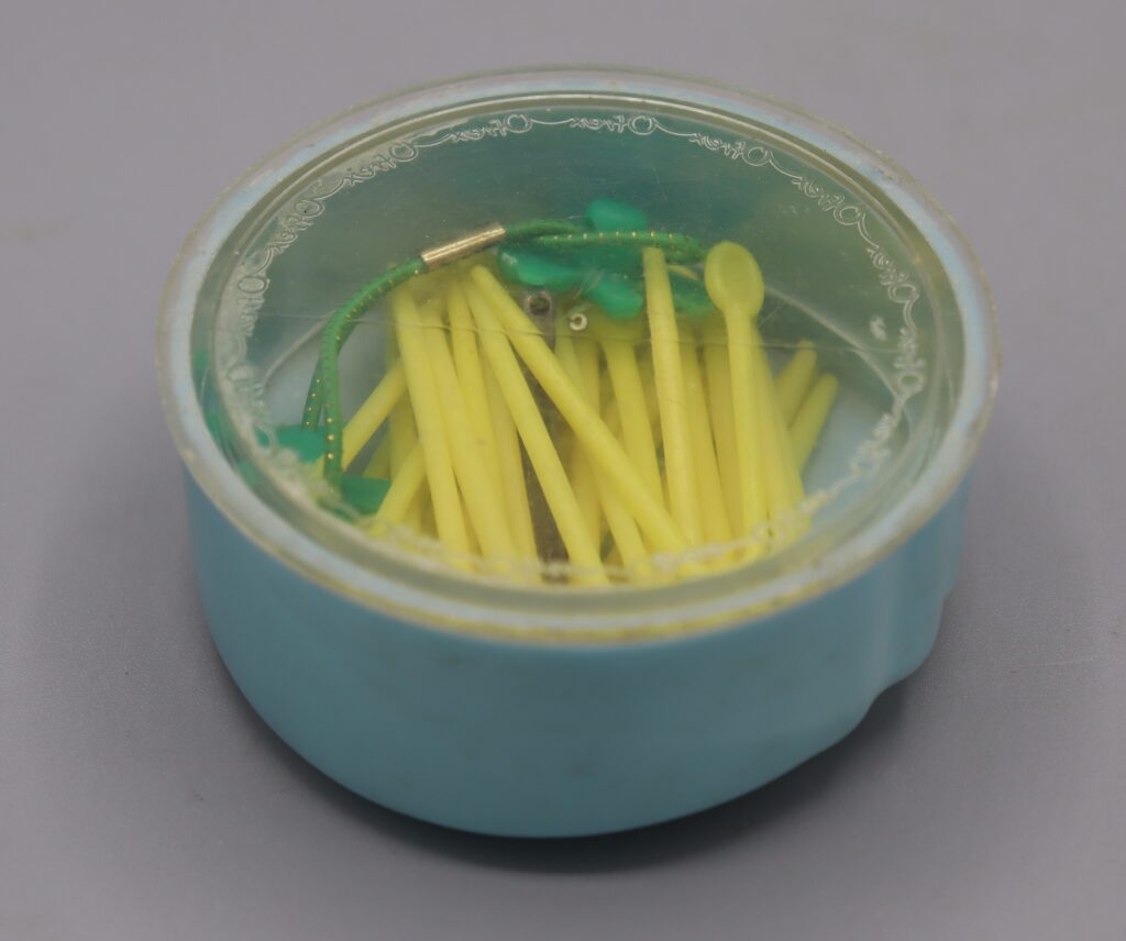 hair roller fixing pins